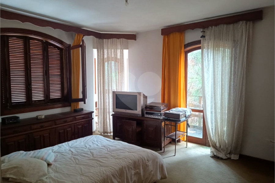 Casa à venda com 4 quartos, sendo 2 suítes, no condomínio Associação Reserva das Hortênsias, Mairiporã - SP