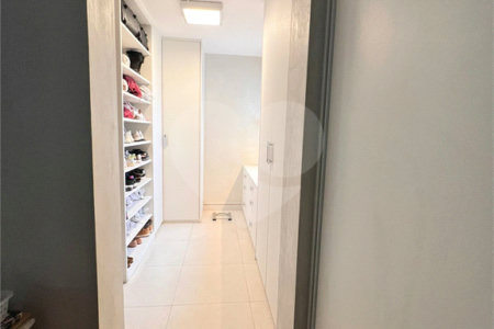 Sobrado à venda com 5 quartos, sendo 2 suítes, em Vila Inah, São Paulo, SP