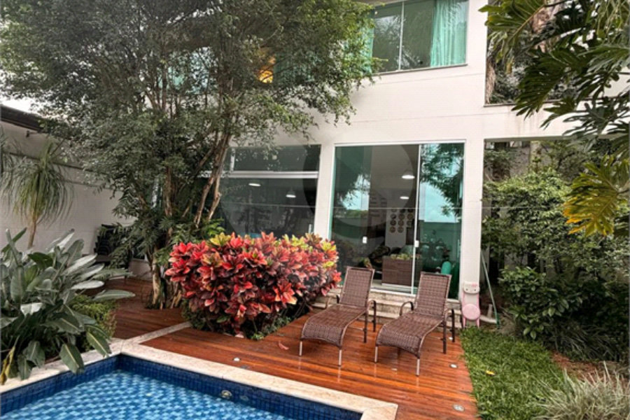 Sobrado à venda com 4 suítes em Jardim Floresta, São Paulo, SP
