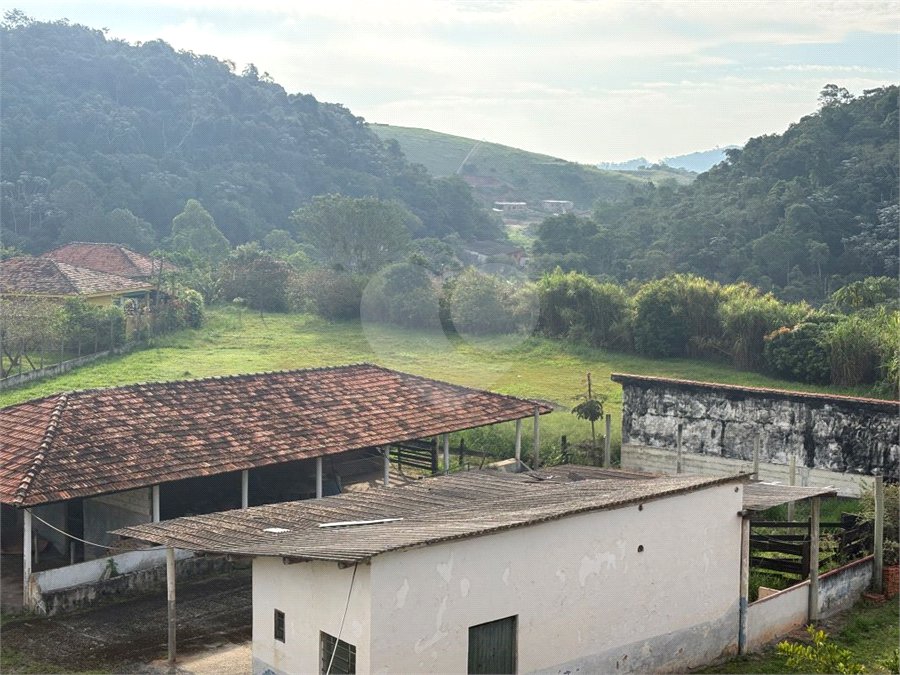 Sítio à venda com 3 quartos, sendo 1 suíte, no Centro, Guararema, SP