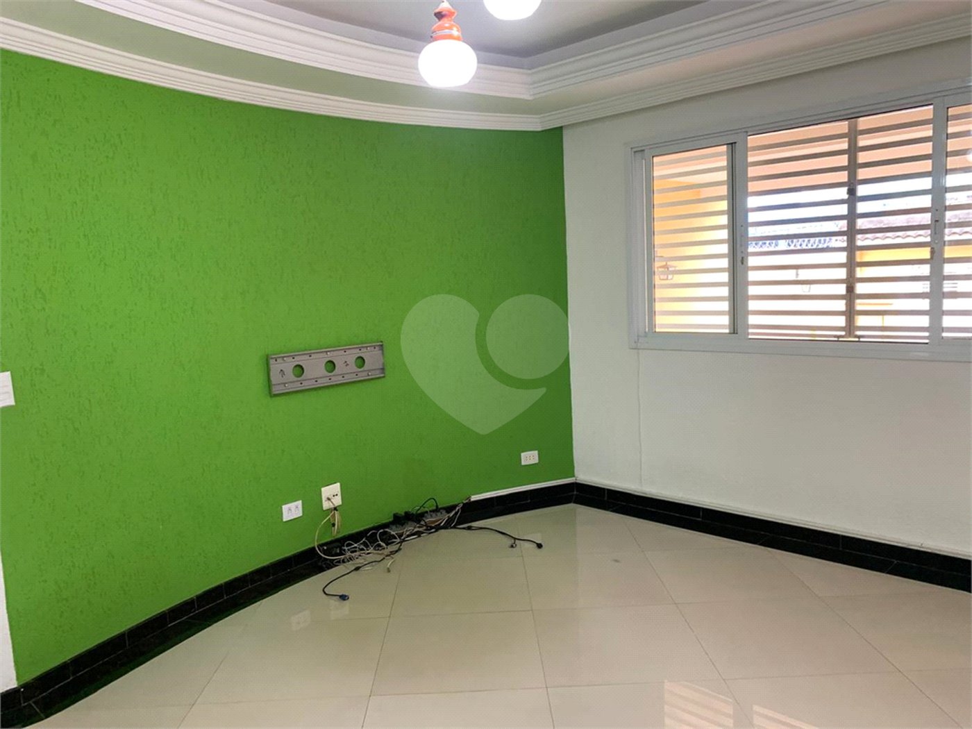 Sobrado à venda com 4 quartos, sendo 1 suíte, em Vila Campo Grande, São Paulo, SP