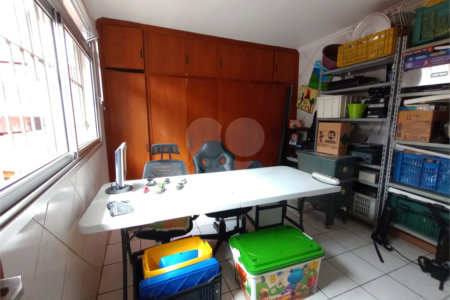 Sobrado à venda com 4 quartos, sendo 1 suíte,  em Jardim Prudência, São Paulo, SP