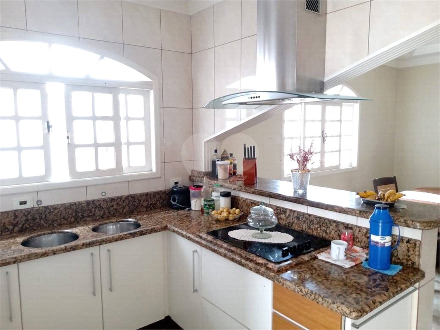 Sobrado à venda com 3 quartos, sendo 2 suítes, em Vila Rea, Poá, SP