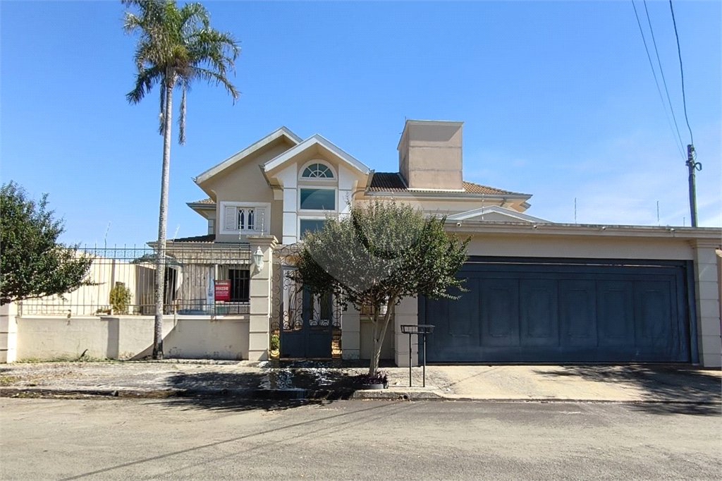 Casa à venda com 3 suítes em Vila Nastri, Itapetininga, SP