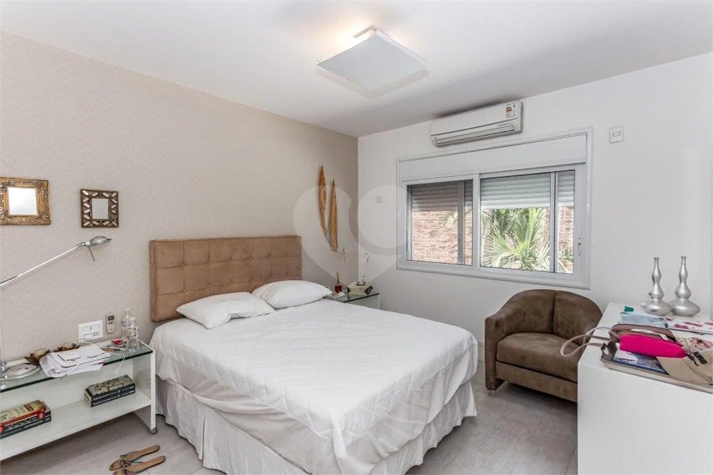 Casa à venda com 5 quartos, sendo 3 suítes, em Jardim Leonor, São Paulo, SP