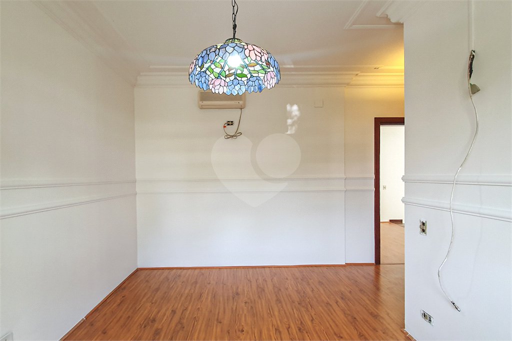 Casa à venda com 4 quartos, sendo 3 suítes,  no condomínio Vila das Flores, São Paulo - SP
