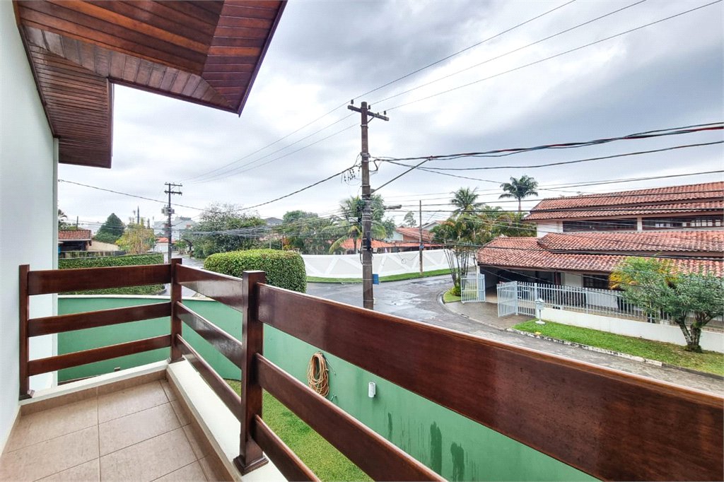Casa à venda com 4 quartos, sendo 3 suítes, no condomínio Morada da Serra, São José dos Campos - SP