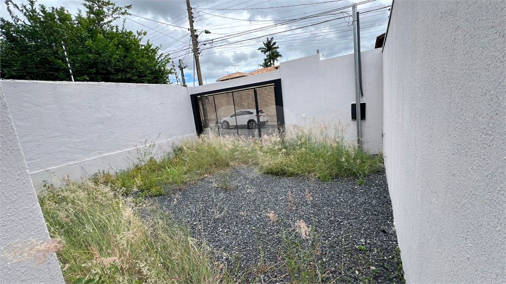 Casa Térrea à venda com 3 quartos, sendo 1 suíte, em Jardim Califórnia, Cuiabá, MT