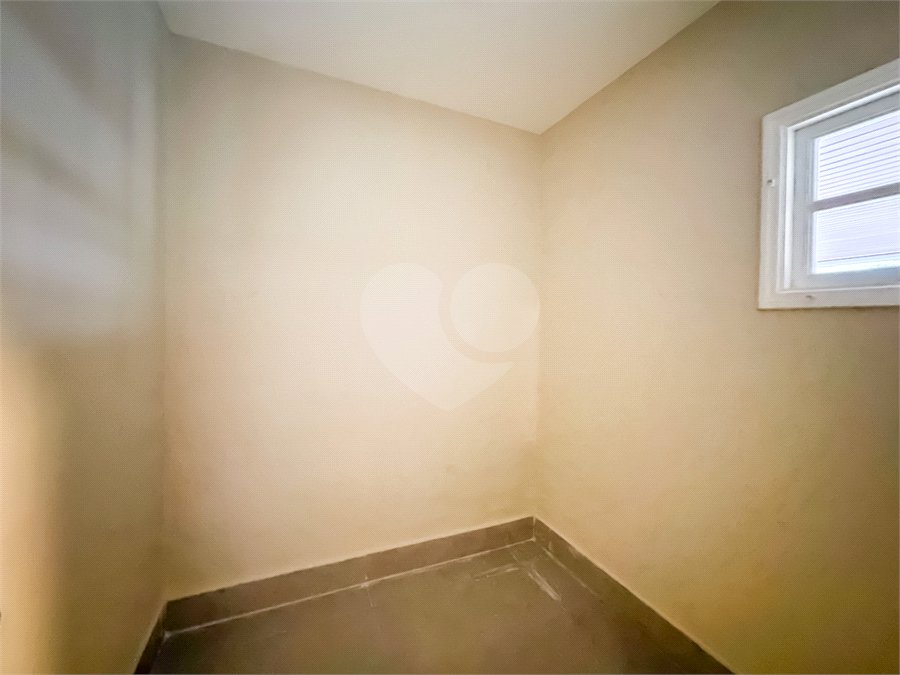 Casa à venda com 4 quartos, sendo 3 suítes, no condomínio Village Place, São Paulo - SP