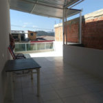 3 dormitórios, 2 suítes, banheiro, sala, cozinha ampla e 2 vagas de garagem