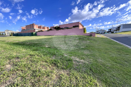 Terreno à venda no condomínio Villa dos Pinheiros, Indaiatuba - SP