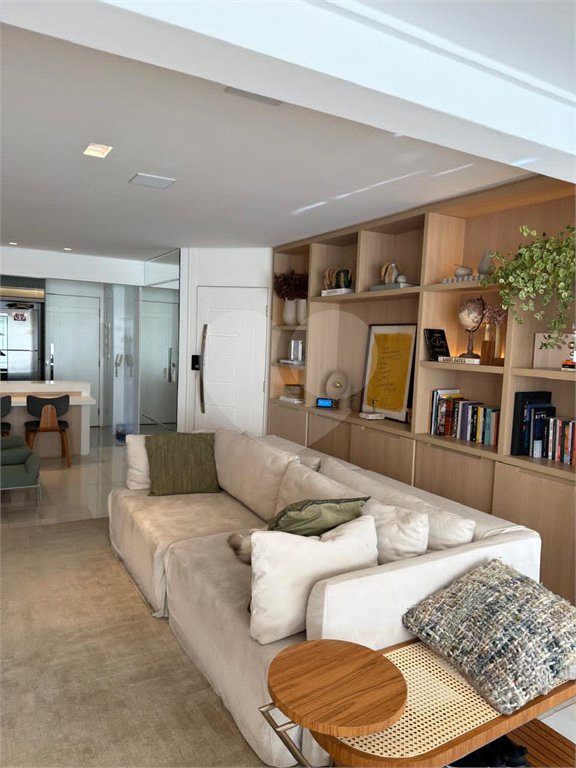Apartamento à venda com 3 quartos, sendo 1 suíte,  em Jardim Leonor Mendes de Barros, São Paulo, SP