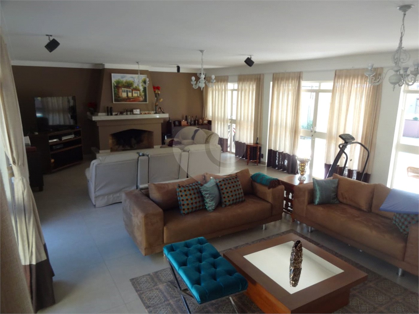 Casa à venda com 5 quartos, sendo 2 suítes,  em Vila Oliveira, Mogi das Cruzes, SP