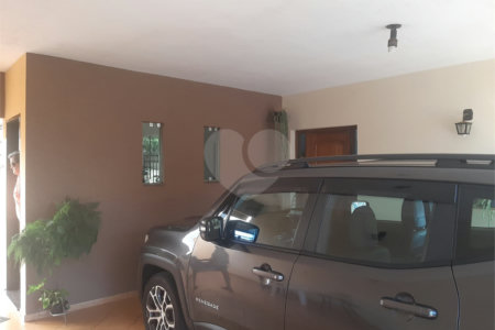 Bela casa com boa localização no bairro Portal do Sol