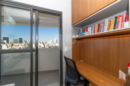 Apartamento de 68m² com 2 Quartos (1 Suíte) e 1 Vaga no Condomínio Downtown - República