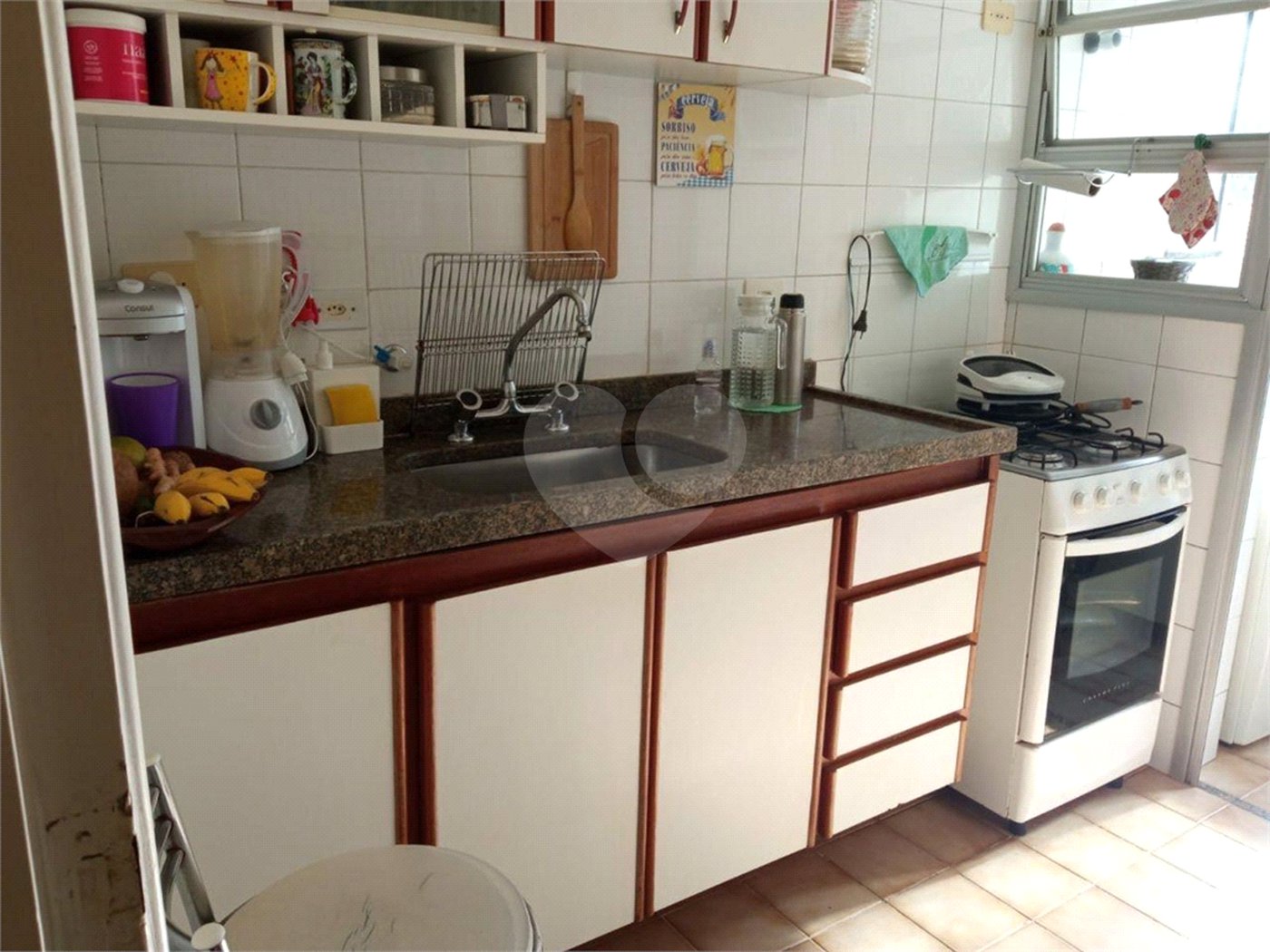Lindo apartamento, muito bem conservado, com bom espaço interno.