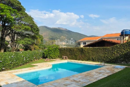 Casa à venda com 4 quartos, sendo 2 suítes, em Vila Petrópolis, Atibaia, SP