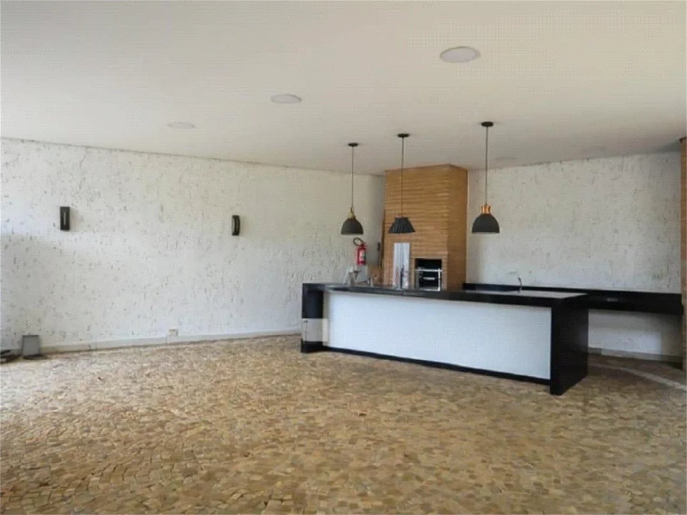 Casa à venda com 4 quartos, sendo 2 suítes, no condomínio Vila das Flores, São Paulo - SP