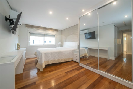 Apartamento à venda com 3 quartos, sendo 2 suítes, em Vila Mariana, São Paulo, SP