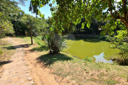 Casa à venda com 3 suítes no condomínio Terras de São Francisco, Vinhedo - SP