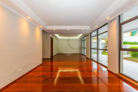 Casa à venda com 4 quartos, sendo 2 suítes, em Jardim Marajoara, São Paulo, SP