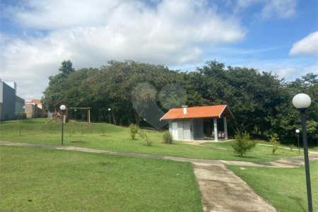 Casa à venda com 3 quartos, sendo 1 suíte, no condomínio Jardim Guarujá, Salto - SP