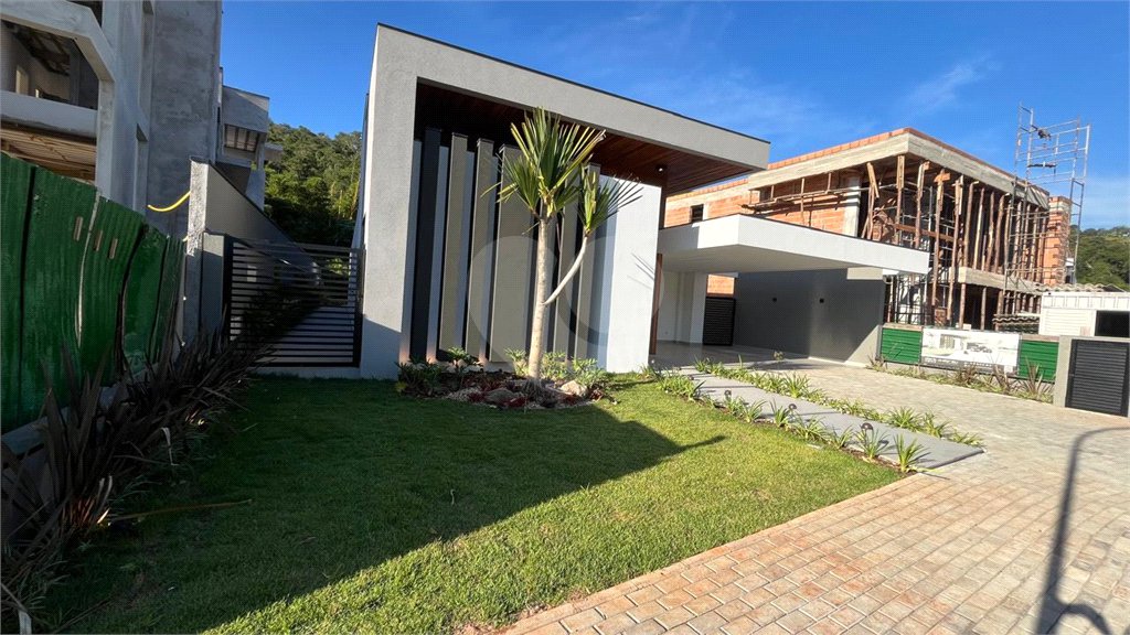 Casa à venda com 4 suítes no condomínio Residencial Granville, Atibaia - SP
