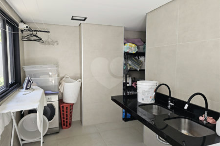 Sobrado à venda ou para alugar com 1 quarto, sendo 5 suítes, em Chácara Monte Alegre, São Paulo, SP