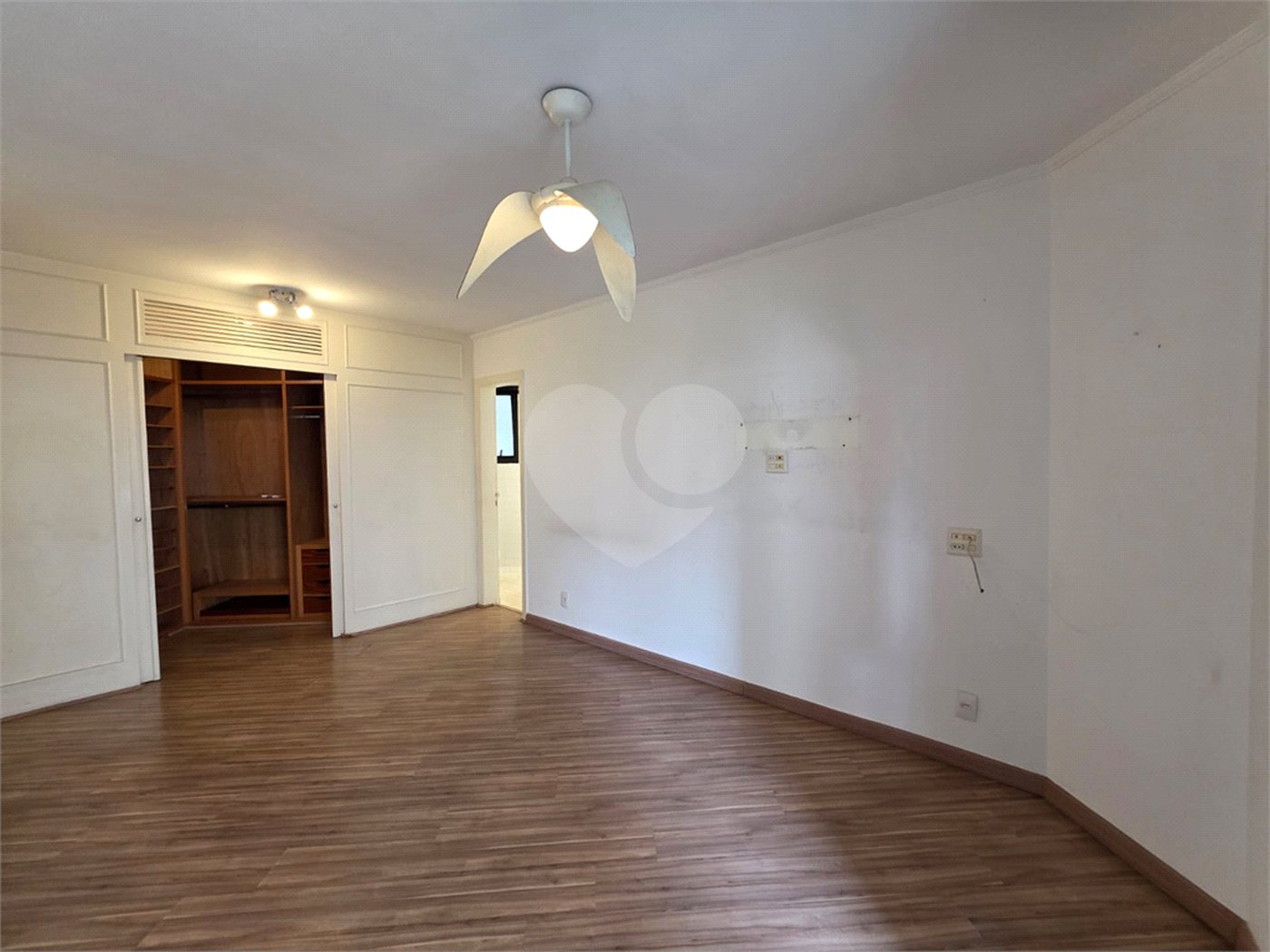 Apartamento à venda com 3 suítes em Vila Uberabinha, São Paulo, SP