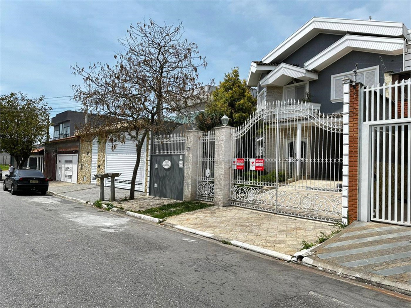Sobrado à venda com 4 quartos, sendo 3 suítes,  em Vila Áurea, Poá, SP