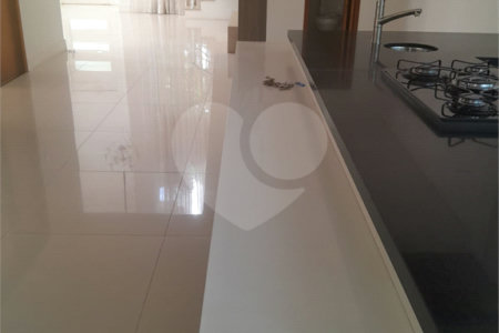 Casa à venda ou para alugar com 4 suítes em Chácaras São Carlos, Cotia, SP