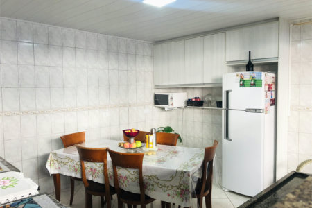 Casa à venda com 3 quartos, sendo 1 suíte, em Vila Suissa, Mogi das Cruzes, SP