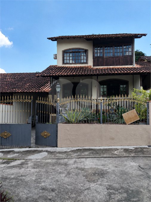 Casa à venda com 5 quartos, sendo 1 suíte, no condomínio Pedra Bonita, Rio de Janeiro - RJ