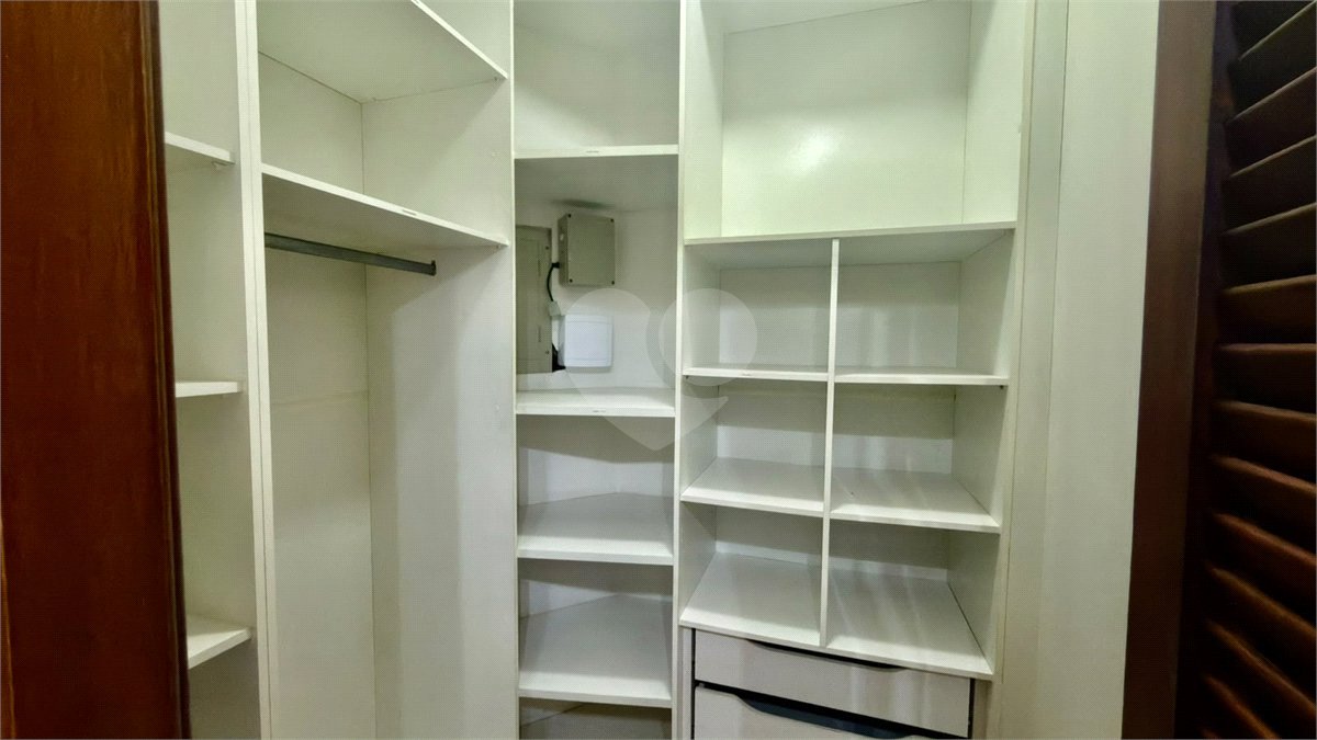 Casa à venda com 4 suítes no condomínio Parque Village Castelo, Itu - SP
