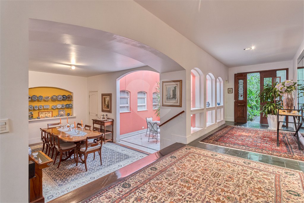 Casa à venda com 5 quartos, sendo 4 suítes, em Brooklin Velho, São Paulo, SP