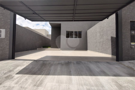 Casa térrea em Atibaia com 3 suítes, sala 2 ambientes, 2 vagas garagem, excelente localização, pronta para morar