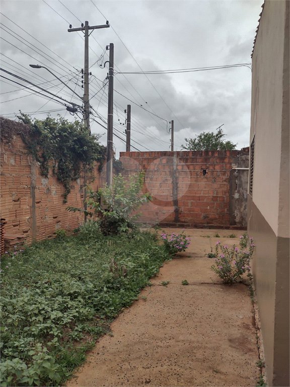 Casa térrea em Araraquara/SP.
