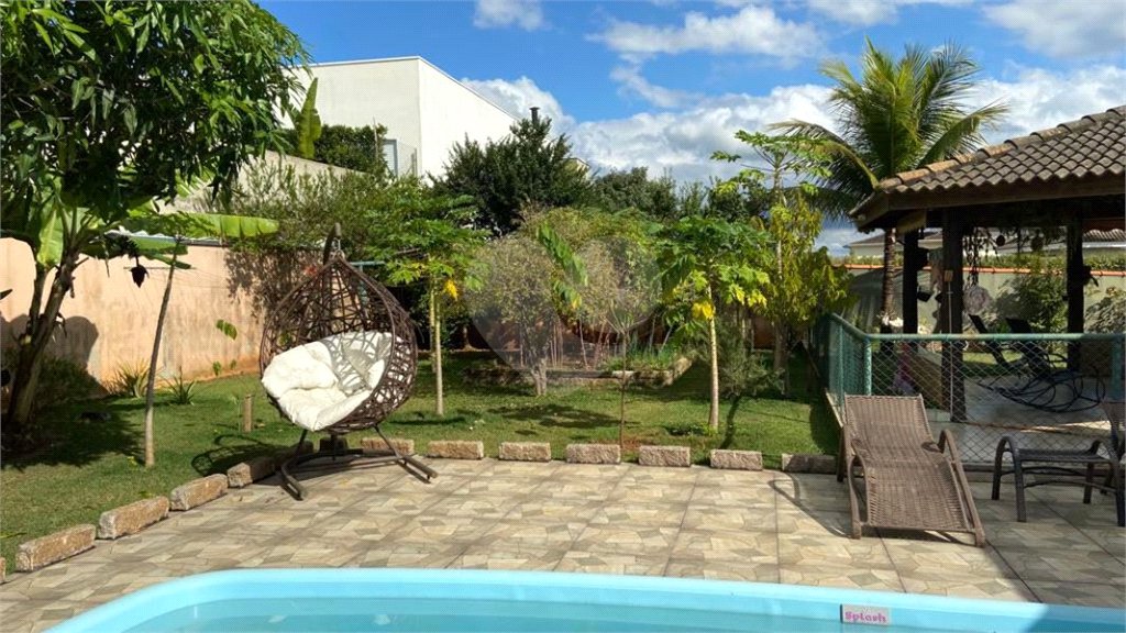 Casa à venda com 4 quartos, sendo 3 suítes, no condomínio Terras de Mont Serrat, Salto - SP