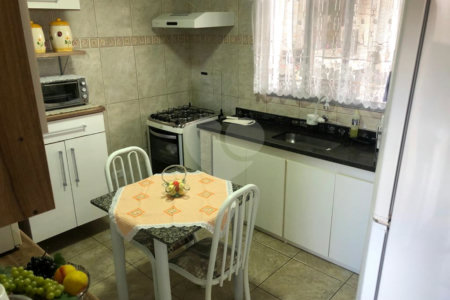 Casa à venda com 3 quartos, sendo 2 suítes,  em Jardim do Lago, Atibaia, SP