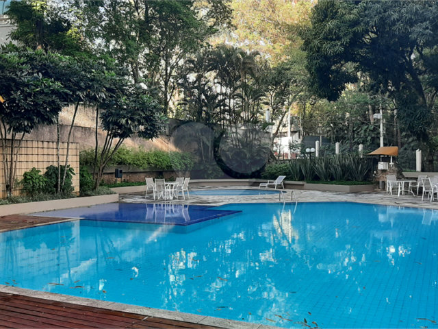 Apartamento à venda com 4 quartos, sendo 1 suíte,  em Alto da Boa Vista, São Paulo, SP
