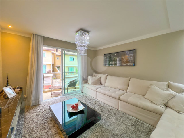 Casa à venda com 4 quartos, sendo 2 suítes,  no condomínio Floradas da Serra, São Paulo - SP