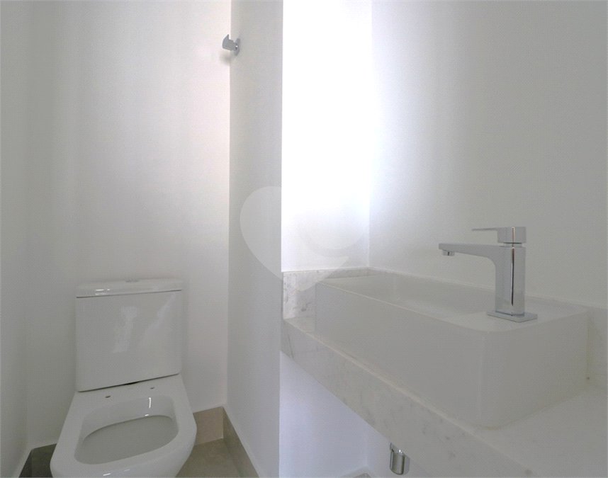 Apartamento à venda com 3 suítes em Moema, São Paulo, SP