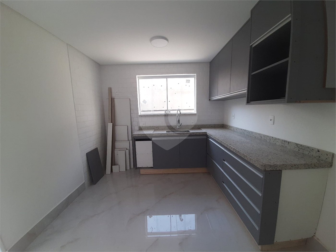 Sobrado à venda com 4 quartos, sendo 3 suítes, em Vila Paulicéia, São Paulo, SP