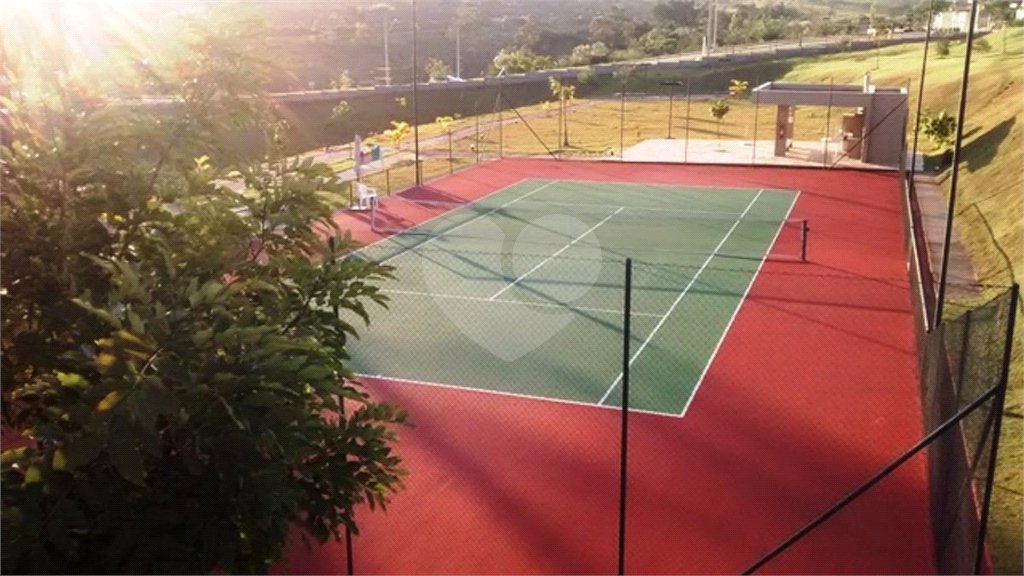 Casa à venda com 3 suítes no condomínio Residencial Central Parque, Salto - SP
