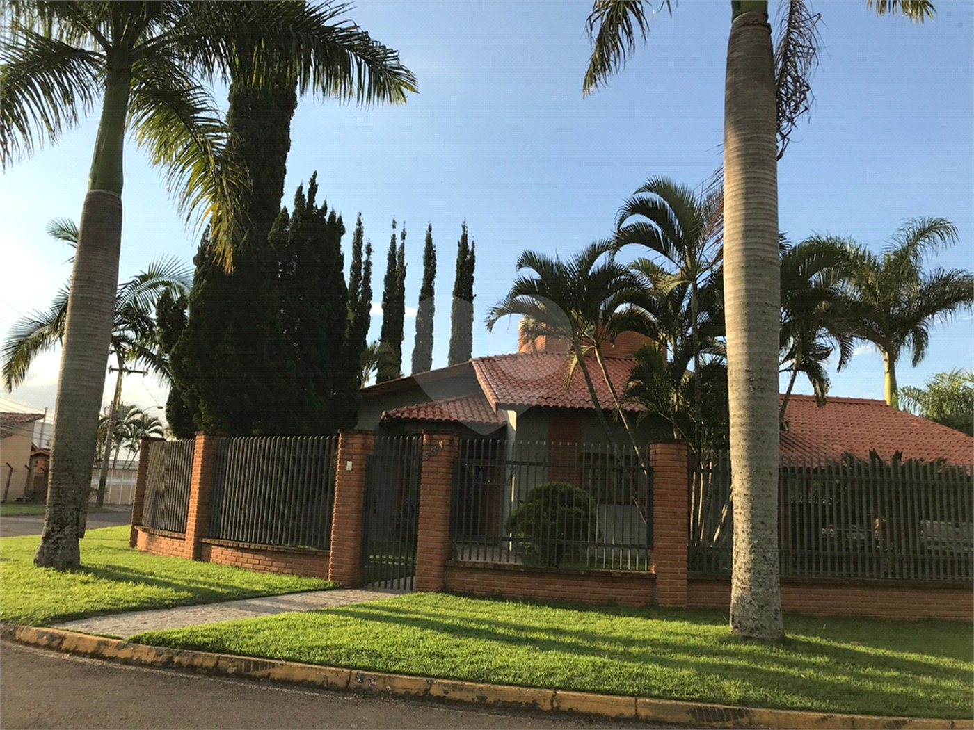 Terreno à venda com 4 quartos, sendo 1 suíte, no condomínio Zuleika Jabour, Salto - SP