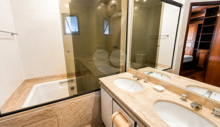 Apartamento à venda com 4 quartos, sendo 1 suíte,  em Moema, São Paulo, SP