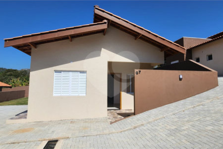 Casa para alugar com 2 suítes no condomínio Vilagio, Atibaia - SP