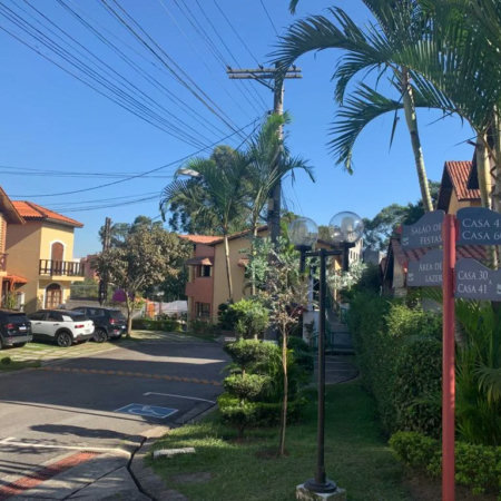 Casa à venda com 3 quartos, sendo 1 suíte, no condomínio Greenland, São Paulo - SP