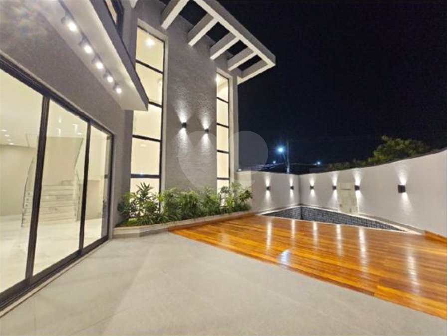 Casa à venda com 4 suítes no condomínio Villas do Jaguari, Santana de Parnaíba - SP