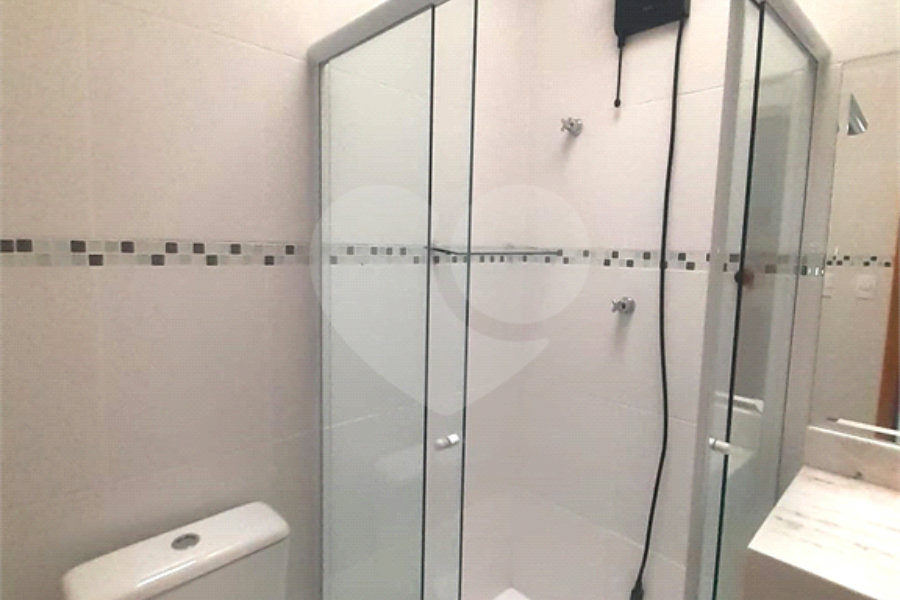 Casa à venda com 3 quartos, sendo 1 suíte, no condomínio Apeu, São Paulo - SP